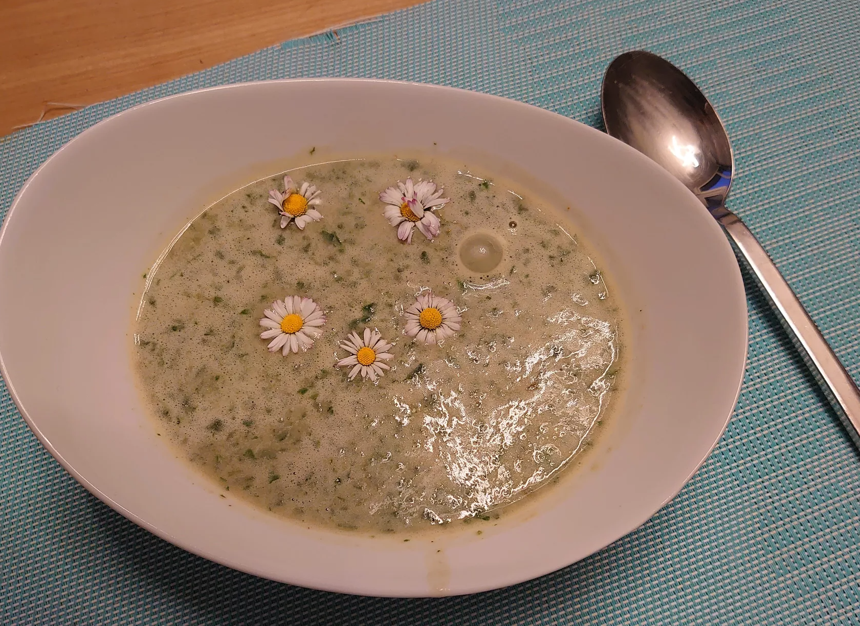 Neunkräuter-Suppe